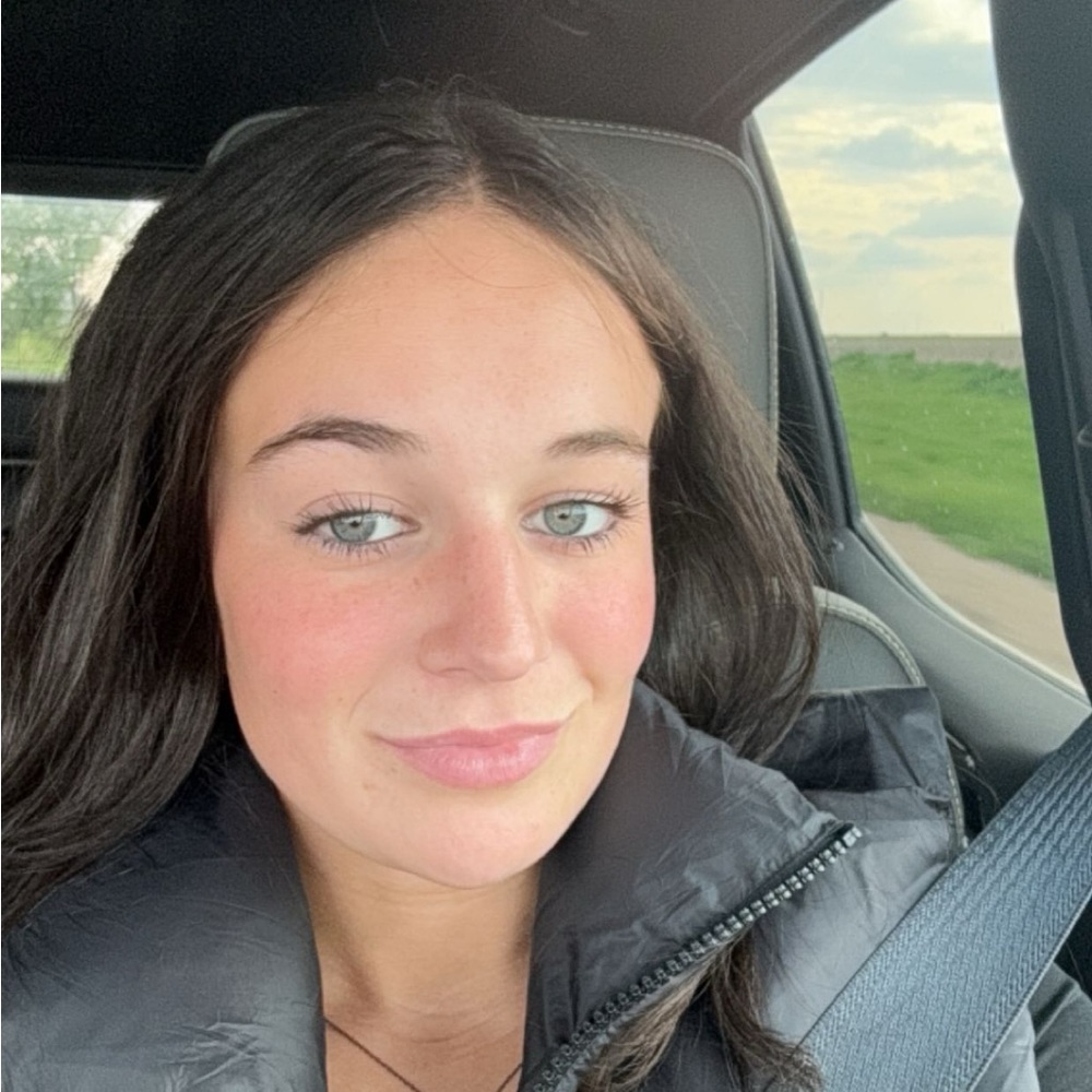 Meet your Posher, Mia